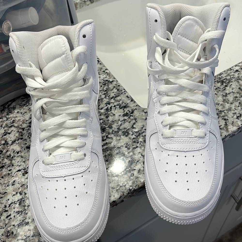 NEW NIKE AIR FORCE 1 HIGH WHITE, worn once!